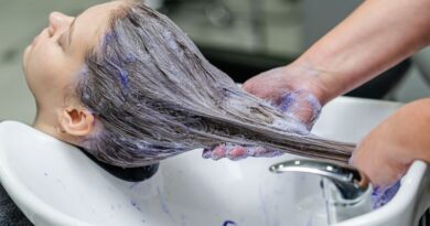 How Long to Wait to Wash Your Hair After Coloring or Dying It