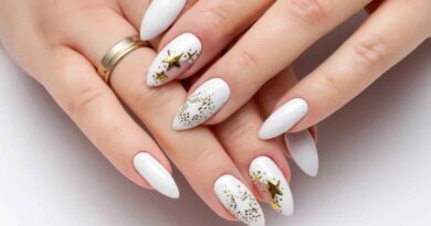 8 Short, Almond-Shaped Nail Designs That Are So On-Trend For 2024