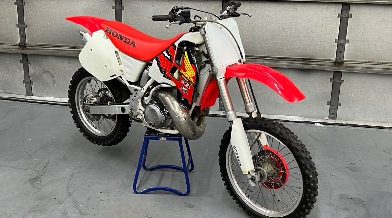 8 Classic Dirt Bikes We’d Love To Own (1)