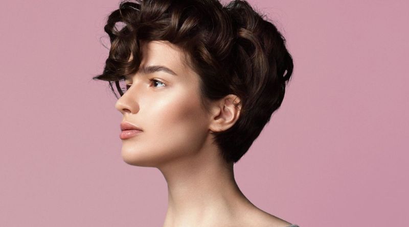 8 Holiday Hairstyles for Short Hair + Styling Tips
