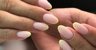 8 French Tip Nails & Manicure Ideas for 2024